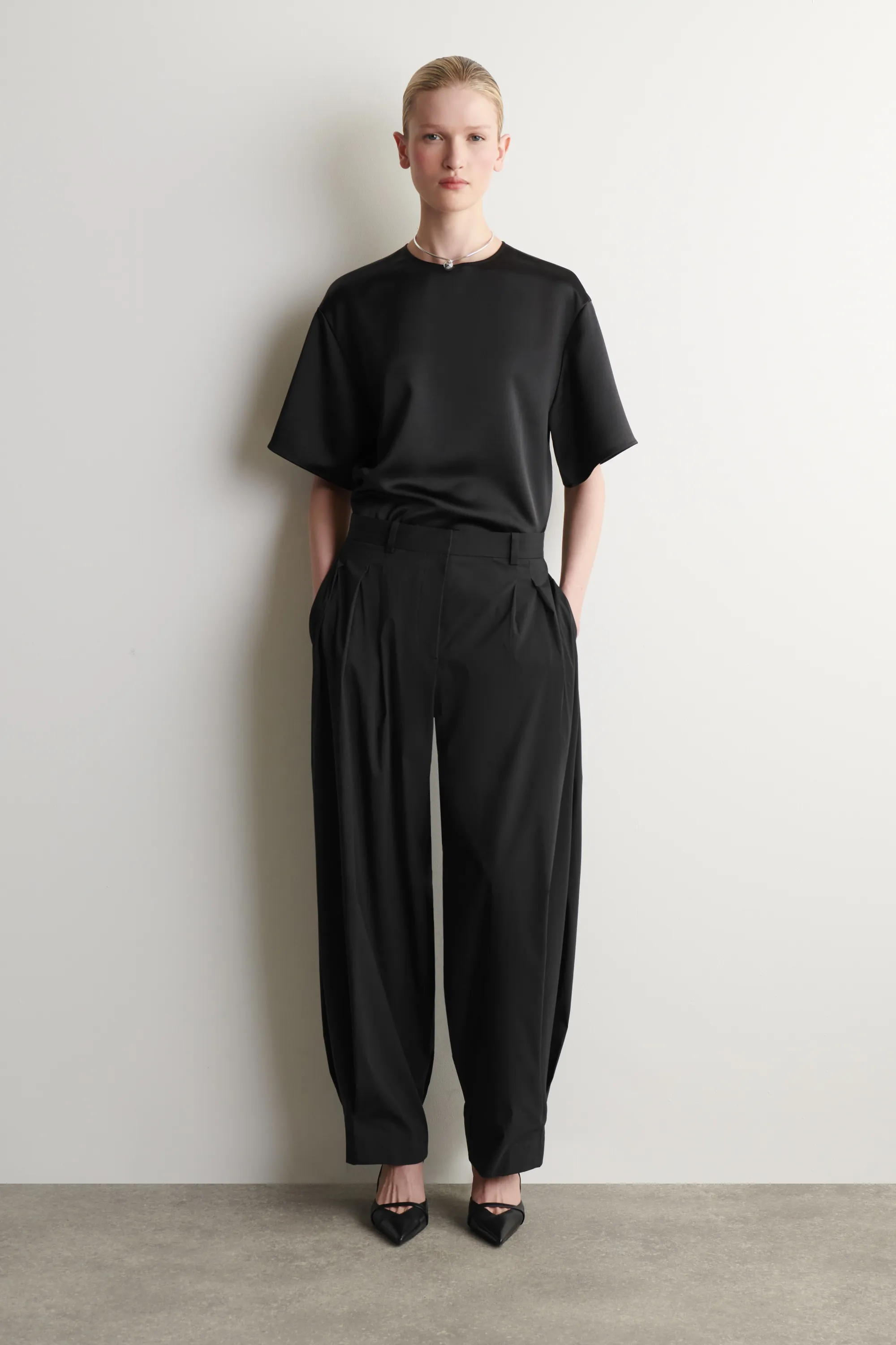 T-SHIRT OVERSIZE EN SATIN - NOIR
