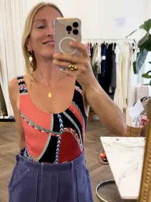 Maillot de bain une pièce imprimé rouge noir vert bleu Prix boutique 500€ Taille S — photo 4