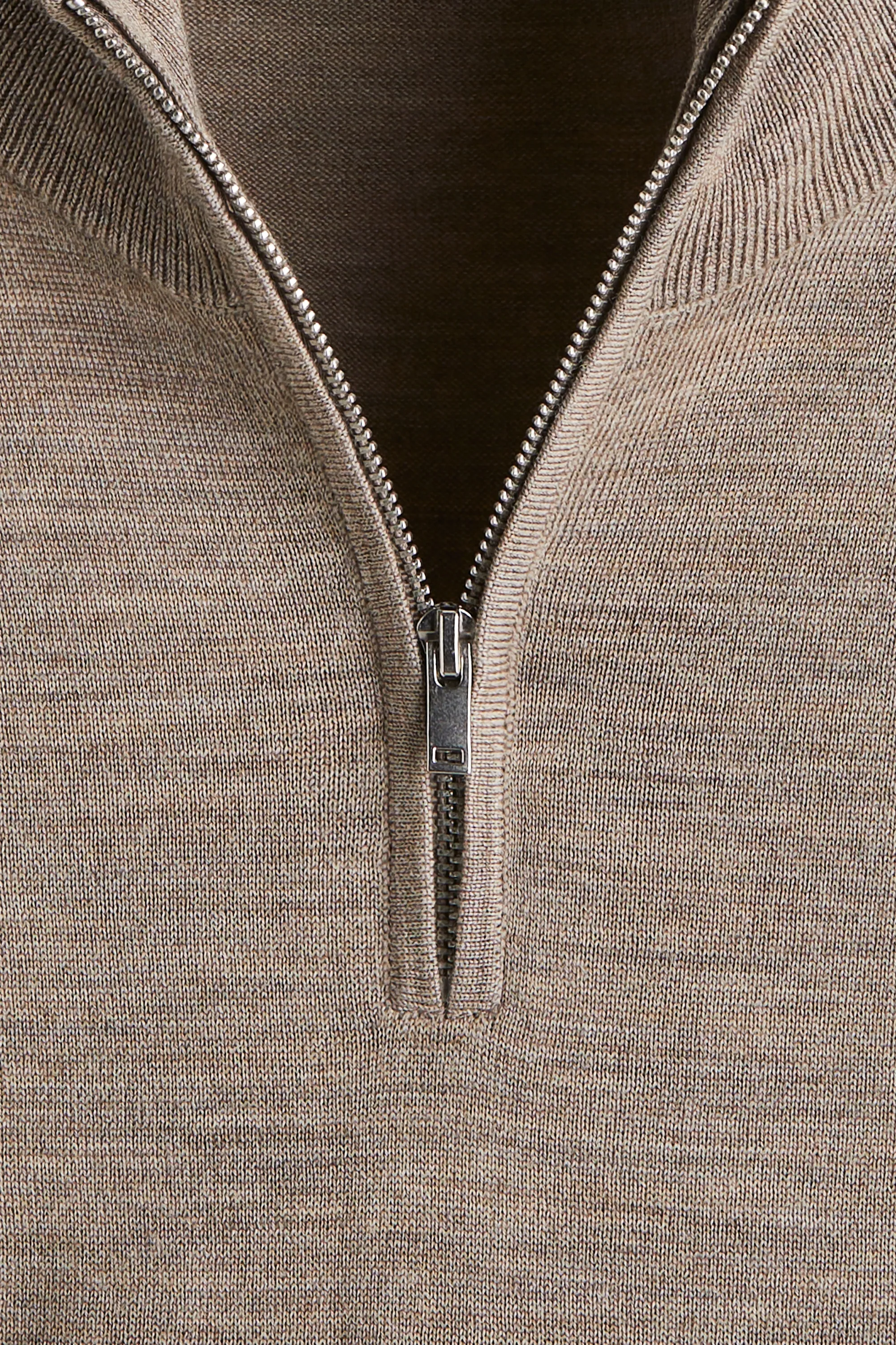 Pull Regular Fit en laine mérinos avec col zippé - Beige foncé