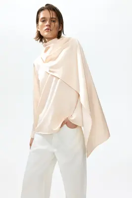 Blouse en satin avec châle - Beige clair — photo 1