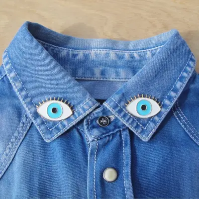 Pin's Oeil bleu – Coucou Suzette — photo 2
