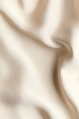 Robe dos nu en satin - Beige clair — photo 4