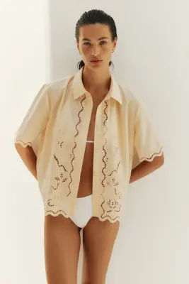Chemise de plage en coton avec broderie anglaise - Jaune — photo 2