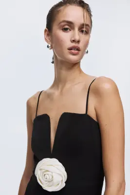 Robe avec rose appliquée - Noir — photo 1