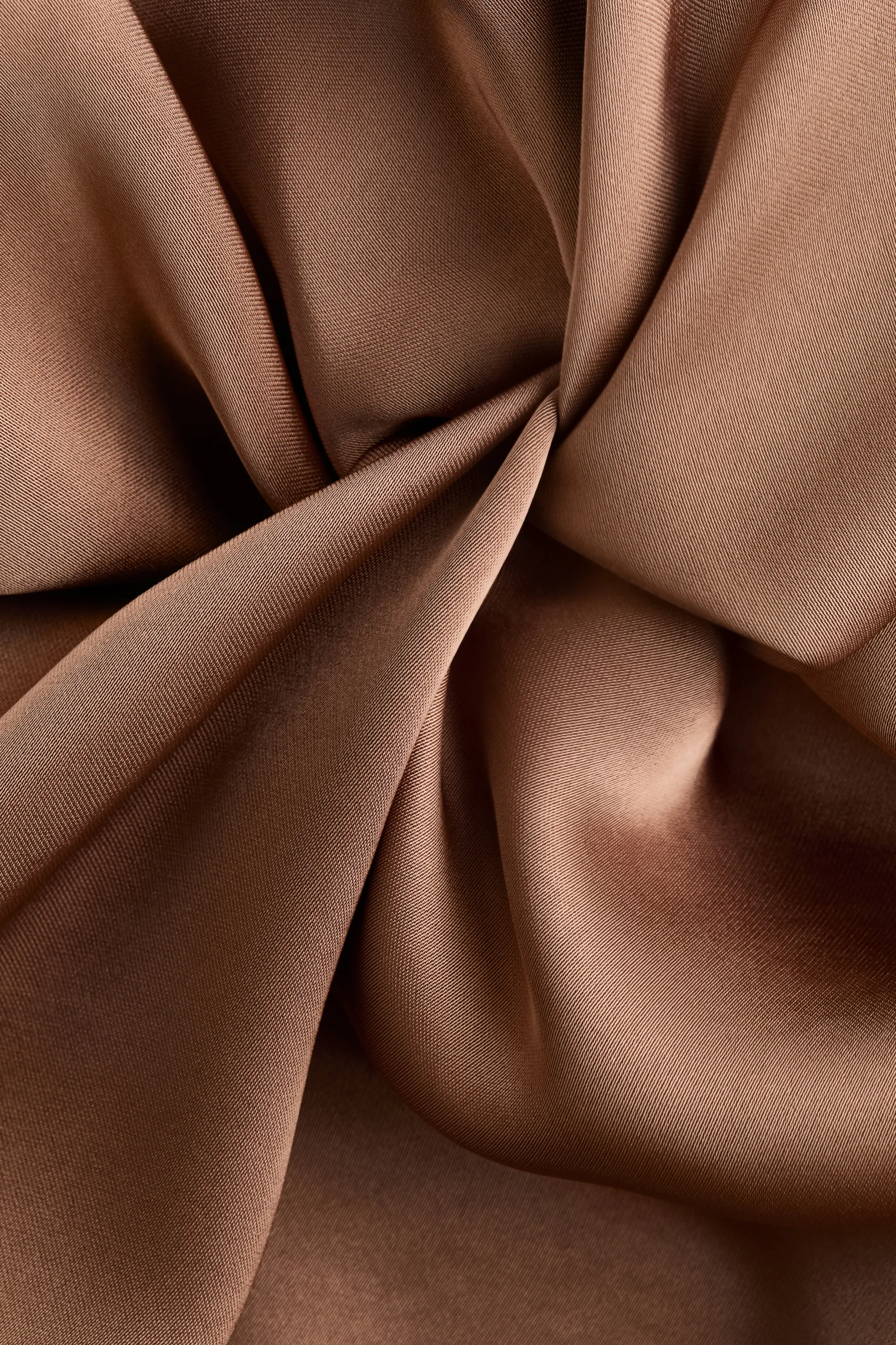 Robe en satin avec détail torsadé - Beige foncé