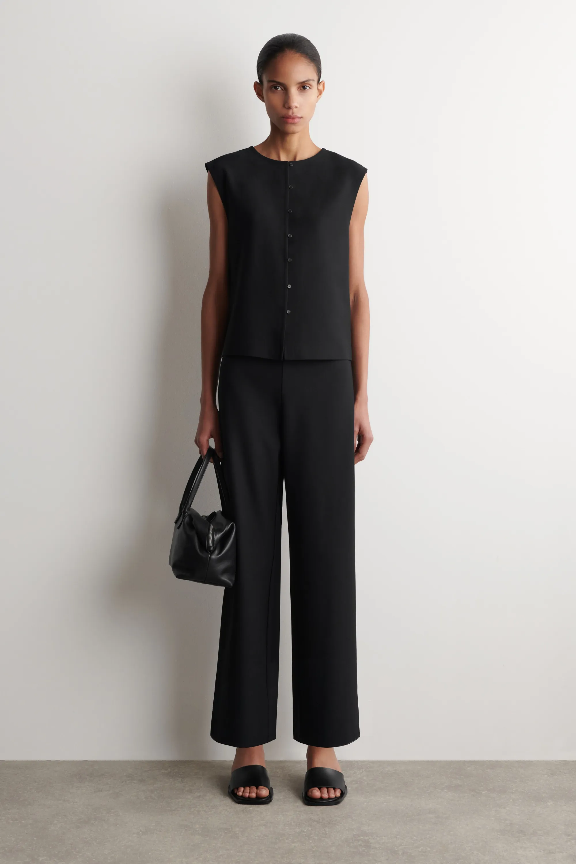 TOP EN MAILLE BOUTONNÉ - NOIR