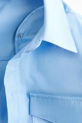 Chemise en popeline avec épaulettes - Bleu clair — photo 4