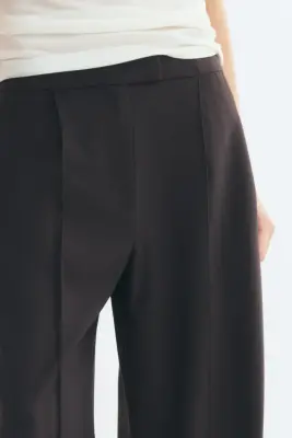 Pantalon chic avec jambes barrel - Marron foncé — photo 1