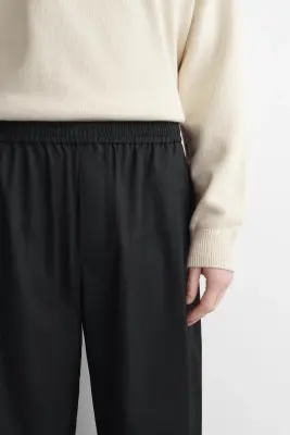 PANTALON COURT LARGE DÉCONTRACTÉ TAILLE ÉLASTIQUÉE - NOIR — photo 3