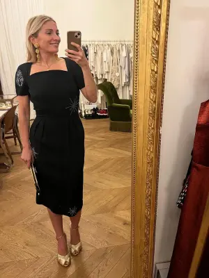 Robe années 40 cintrée mi-longue en soie noire brodée de cristaux Swarovski Prix boutique 2400€ Taille 36 — photo 5