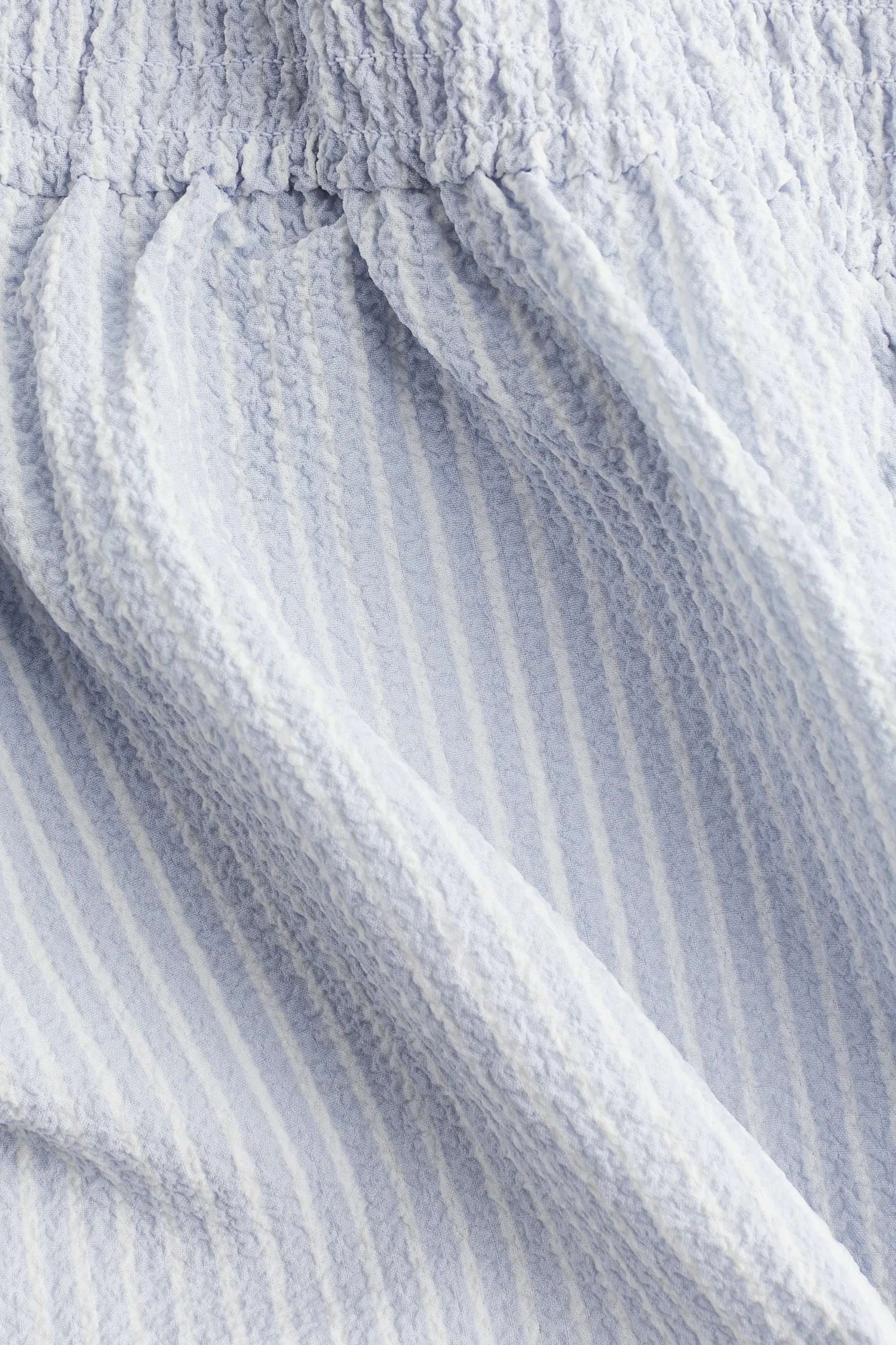 Robe smockée avec bretelles à nouer - Bleu clair/rayé