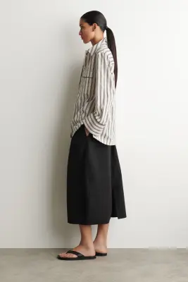 CHEMISE RAYÉE EN COTON À PASSEPOILS - BLANC / BRUN / RAYÉ — photo 2