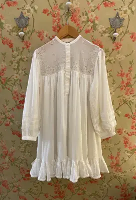 Robe Preeti White V de Vinster.  -40% — photo 2