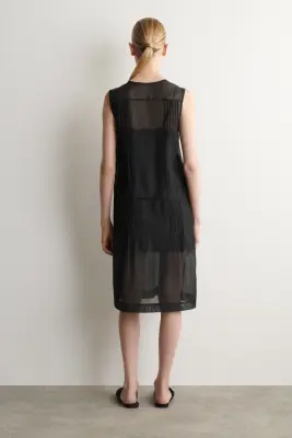 ROBE DIAPHANE À PLIS NERVURÉS - NOIR — photo 4