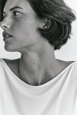 Top asymétrique avec manches papillon - Crème — photo 1