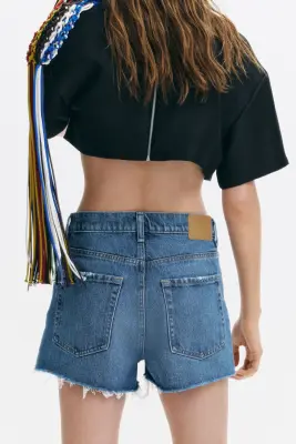 Short en denim avec bords à cru - Bleu denim clair — photo 3