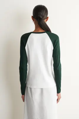 T-SHIRT À MANCHES LONGUES RAGLAN EN COTON - BLANC / VERT — photo 4