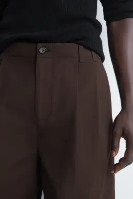 SHORT DE COSTUME À PLIS EN COTON - BRUN — photo 2