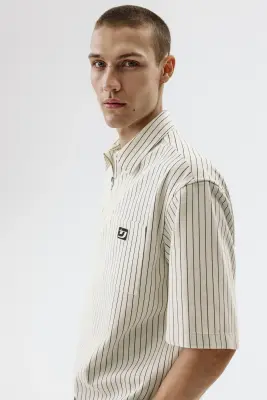 Chemise Relaxed Fit en twill avec col zippé - Crème/rayé — photo 4