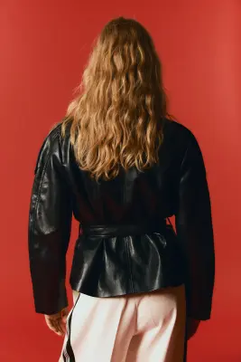 Veste en tissu enduit avec ceinture à nouer - Noir — photo 4
