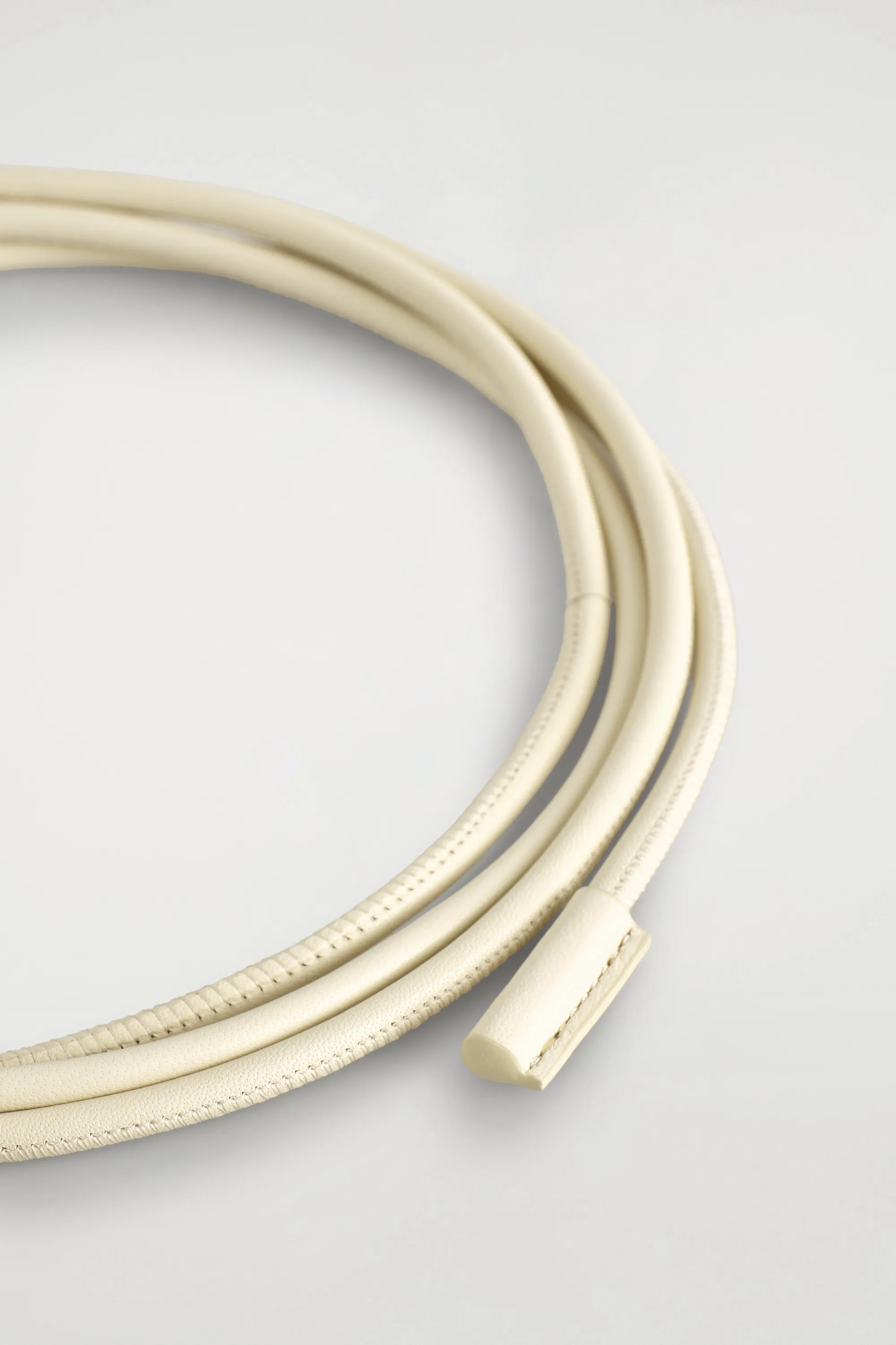 CEINTURE EN CUIR FAÇON CORDE - JAUNE PÂLE