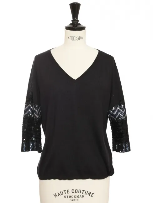 Pull col V en soie et cachemire bleu marine brodé de perles Prix boutique 2300€ Taille 36