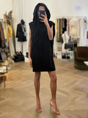 Robe Hiver 2022 sans manche en crêpe noir à capuche Prix boutique 2000€ Taille 36 — photo 2
