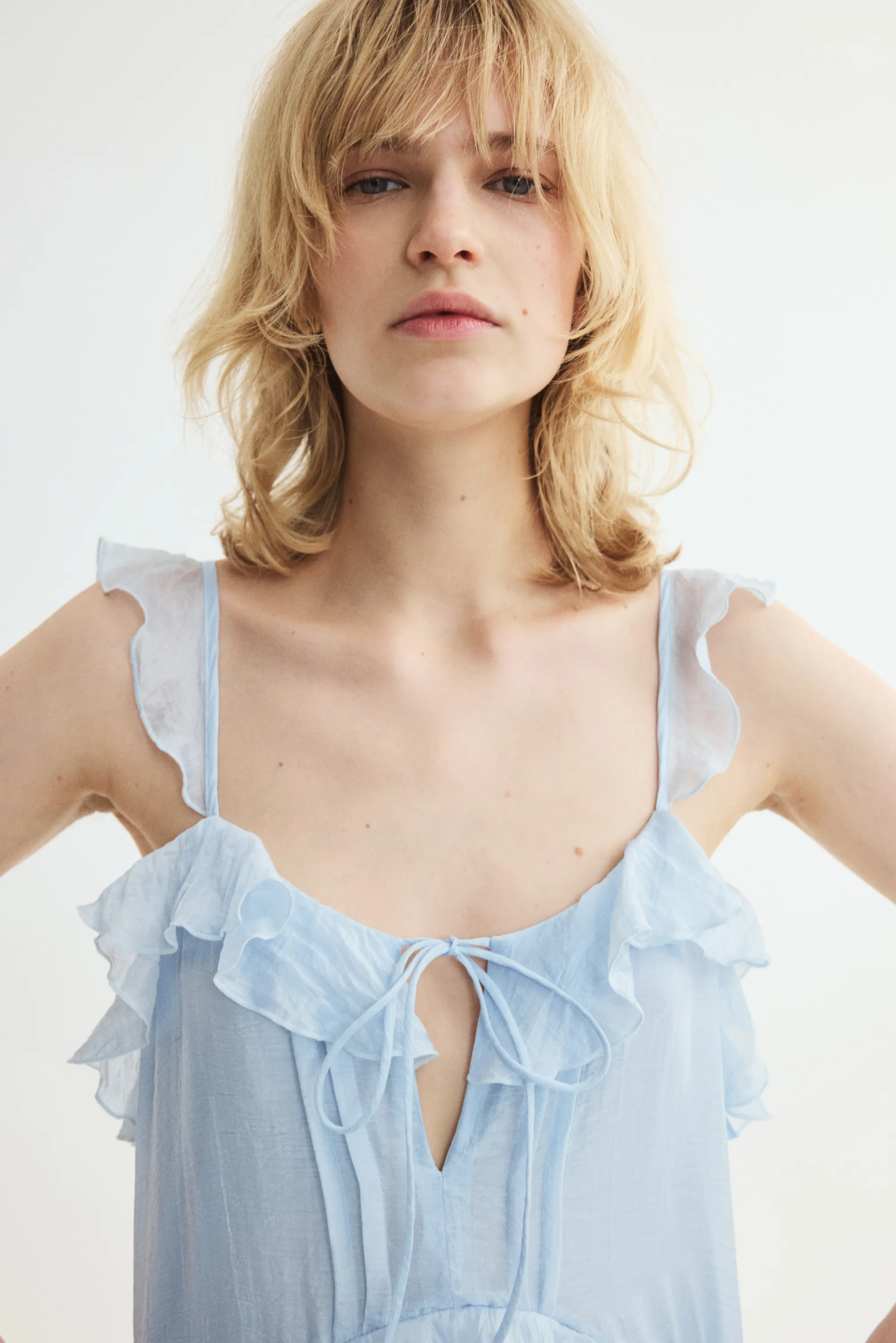 Robe volantée avec détail à nouer - Bleu clair