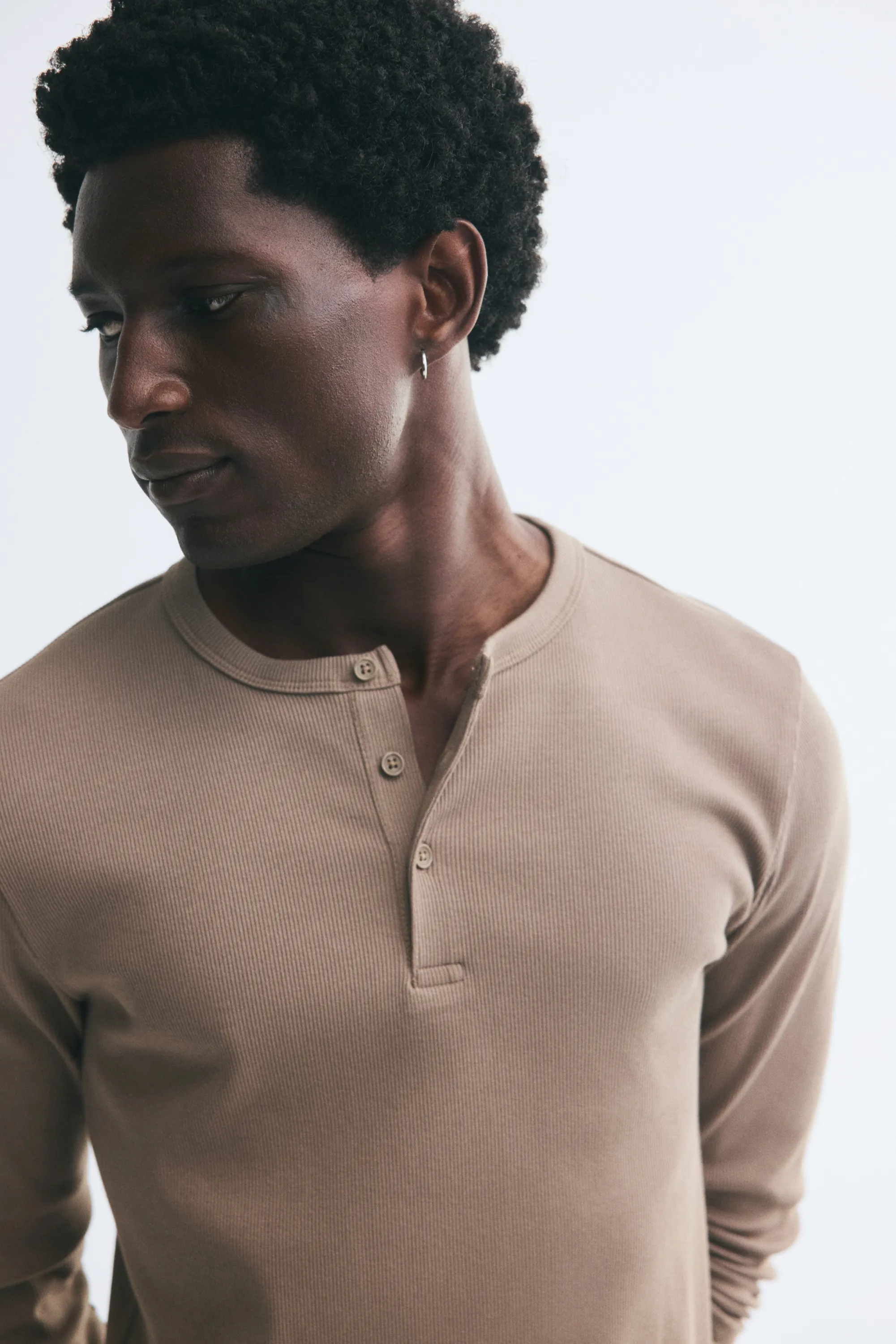 T-shirt Slim Fit à col tunisien en coton côtelé - Beige clair