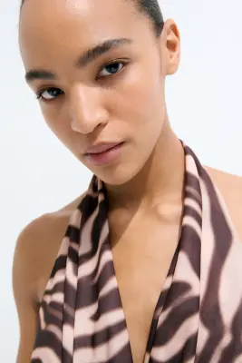 Top asymétrique avec dos nu - Rose clair/imprimé zèbre — photo 1