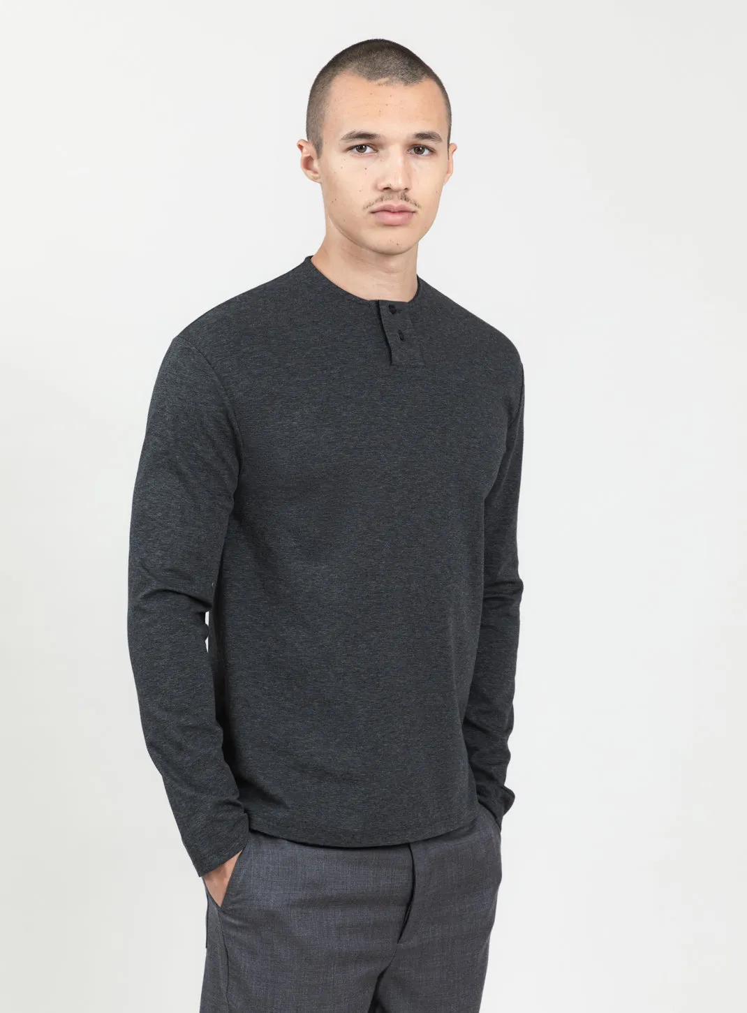 2 Buttons T-Shirt in Heather Dark Gray Technical Knit