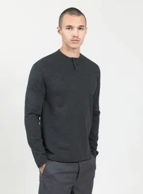 2 Buttons T-Shirt in Heather Dark Gray Technical Knit