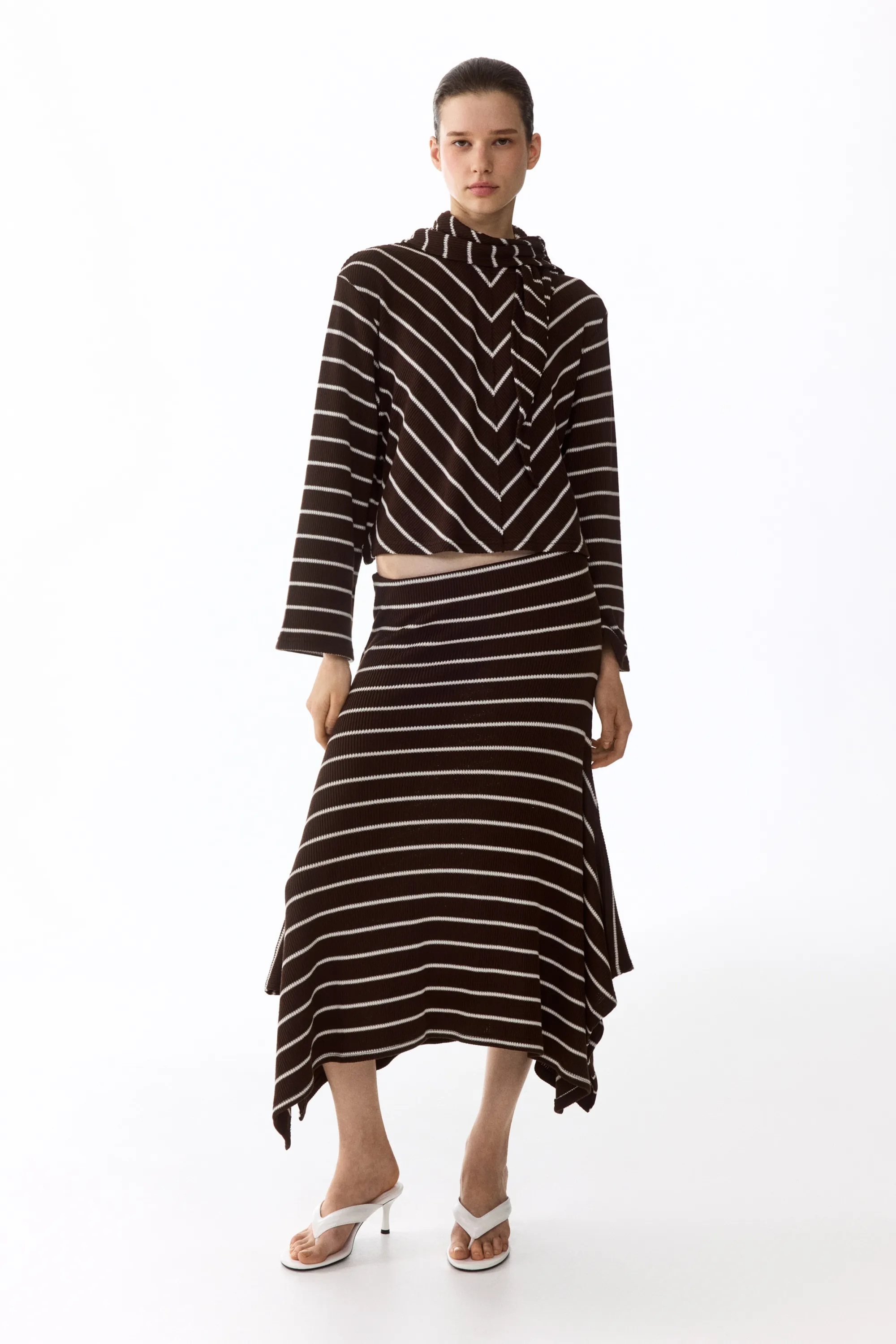 Top en maille côtelée avec foulard - Marron foncé/rayé