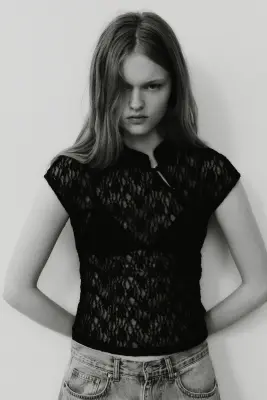 Top en dentelle avec mancherons - Noir — photo 1