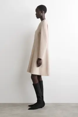ROBE TAILLEUR COURTE À COL EN V - SABLE — photo 1