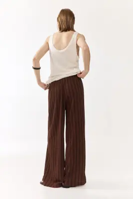 Pantalon large avec taille élastique - Marron foncé/rayé — photo 2