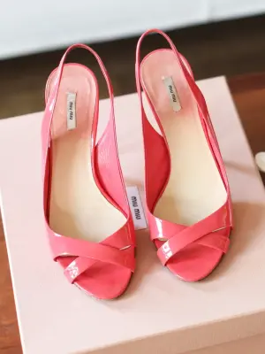 Sandales à talon en cuir verni rose bonbon Prix boutique 550€ Taille 37 — photo 3
