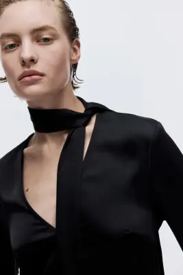 Robe à écharpe en satin - Noir — photo 2