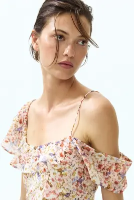 Robe asymétrique avec épaules dénudées - Beige clair/fleuri — photo 1