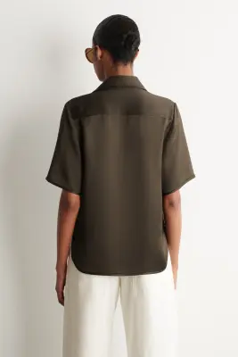 CHEMISE EN SATIN À FINITION CONTRASTÉE - BRUN — photo 5