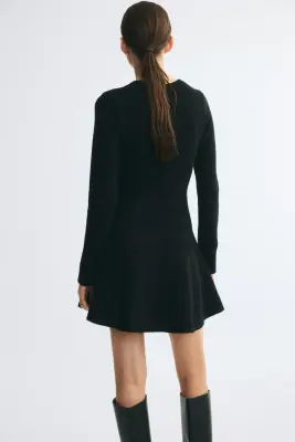 Robe en maille côtelée avec jupe évasée - Noir — photo 2