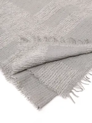 Écharpe en cachemire gris clair brodée de sequin argent Prix boutique 305€ — photo 2