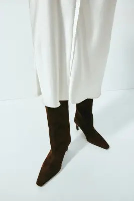 Bottes à talon en cuir velours - Marron foncé — photo 1
