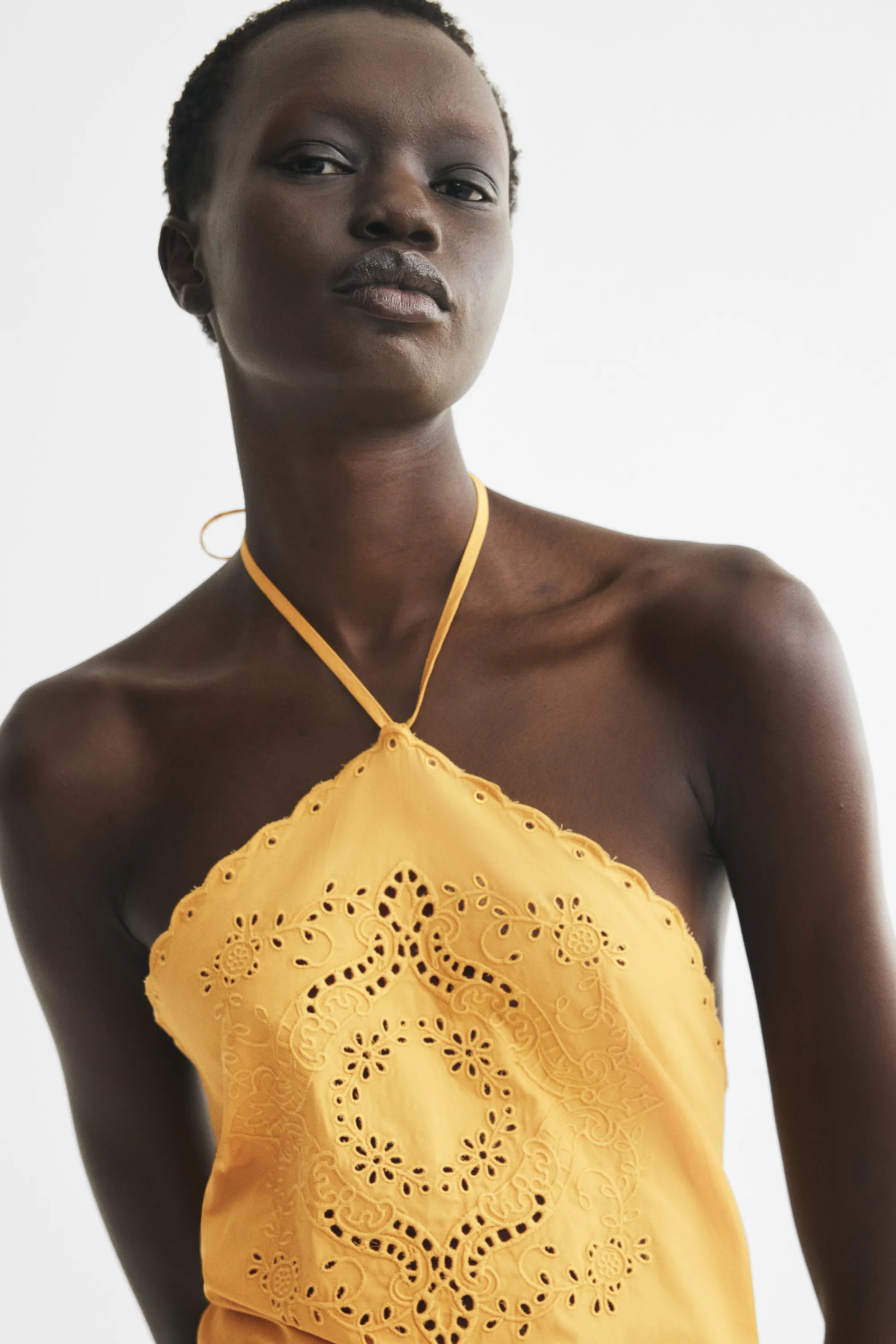 Robe dos nu avec broderie anglaise - Jaune