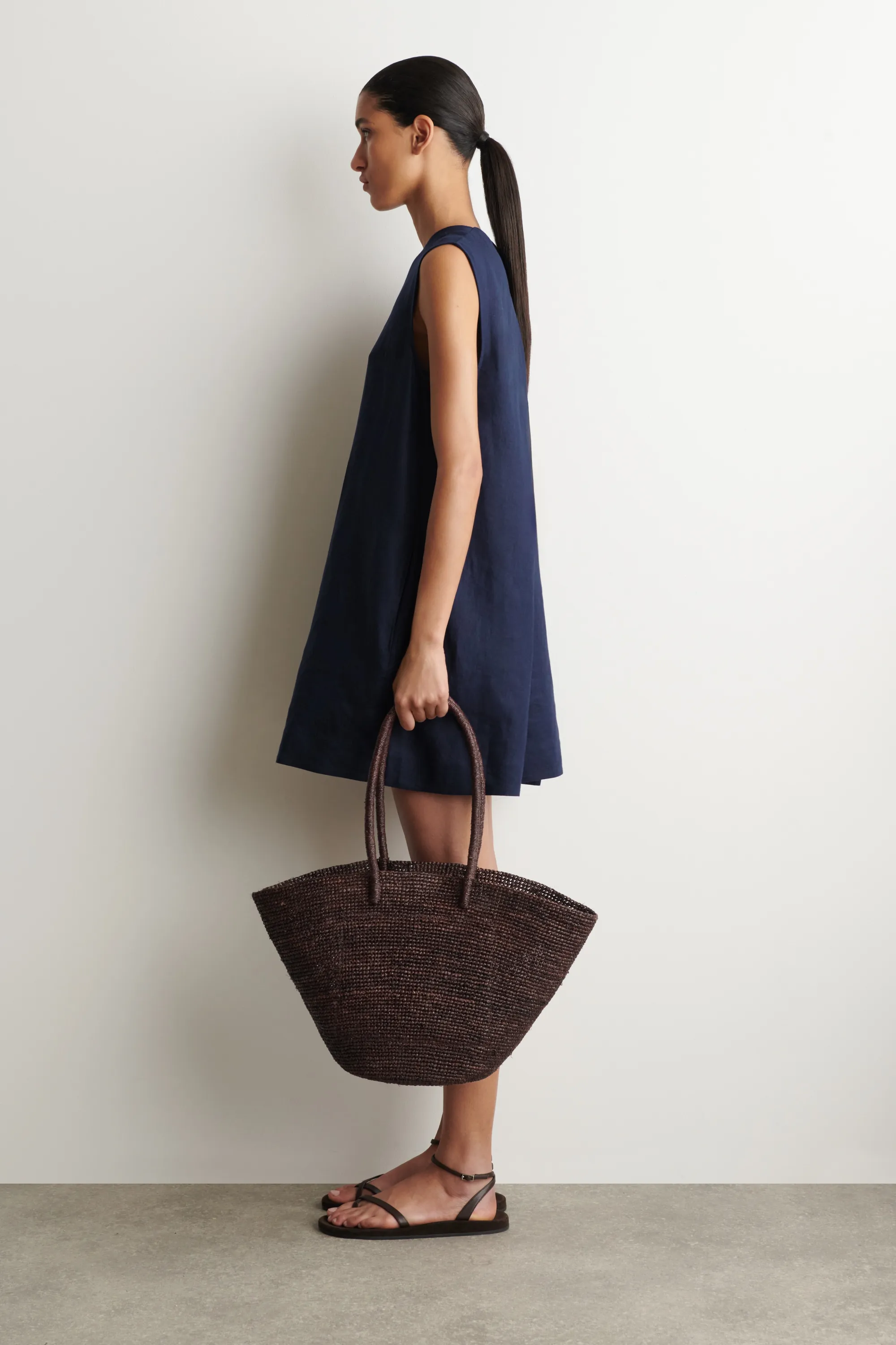 ROBE COURTE COL EN V ET DOS OUVERT EN LIN - BLEU MARINE