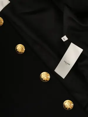 Veste courte en laine épaisse noire boutons laiton doré gravé Prix boutique €2800 Taille 38 — photo 3