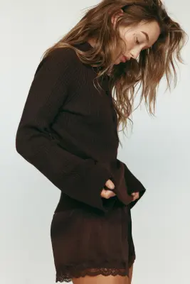 Pull en maille côtelée avec col cheminée - Marron foncé — photo 2