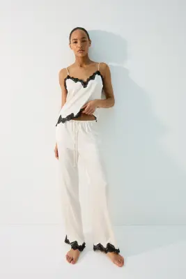 Pyjama en satin avec dentelle - Crème/noir — photo 1