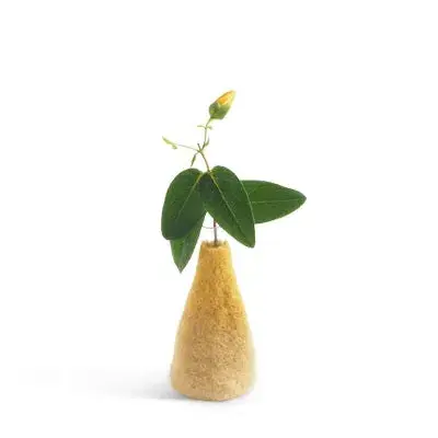 Soliflore Wool Vase ocre en laine – Aveva — photo 2