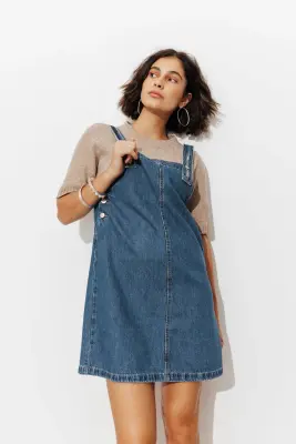 Robe-salopette en jean Femme — photo 4